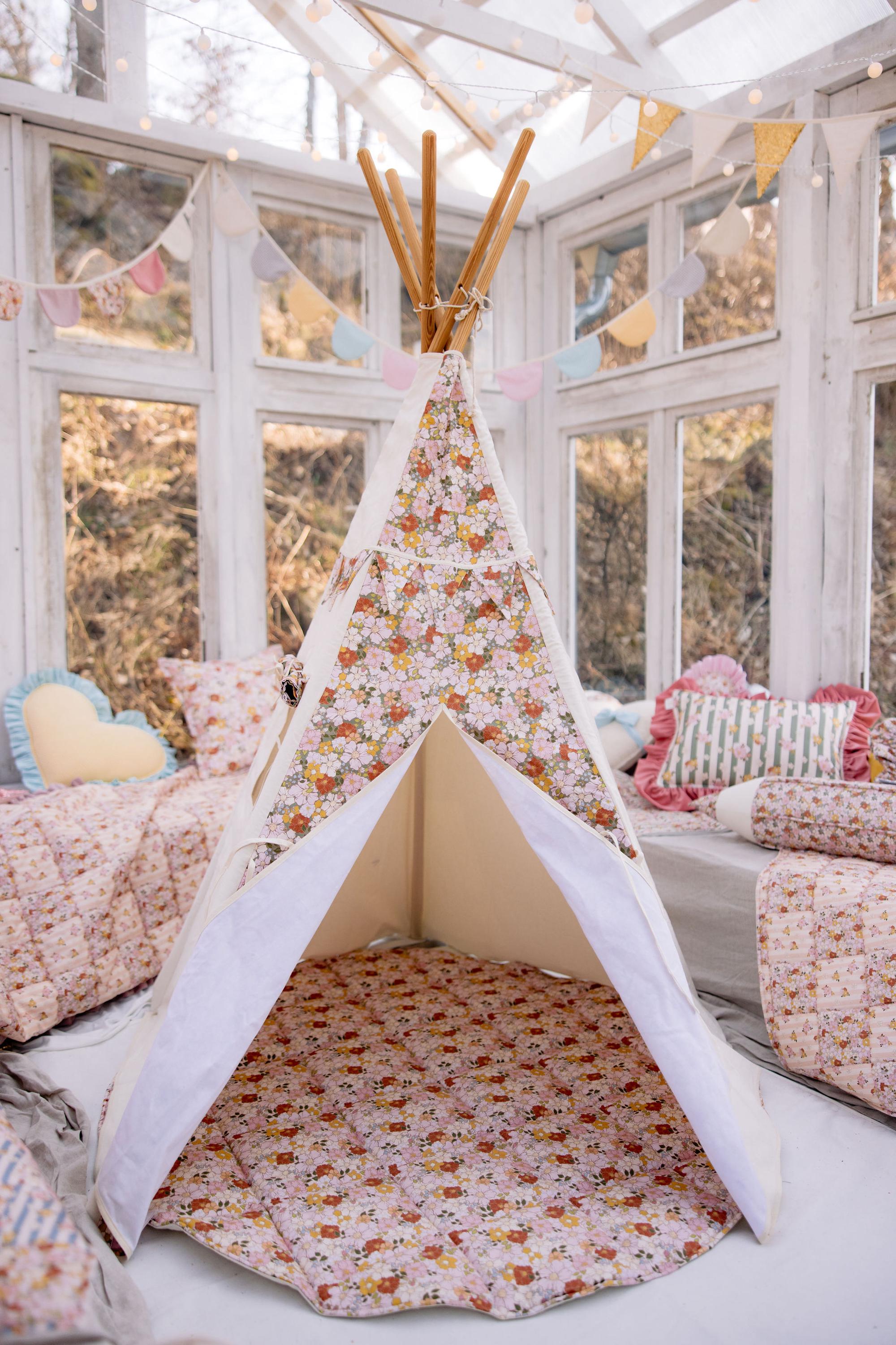 Cotton teepee tent for girls with flowers print “Green garden” floral
