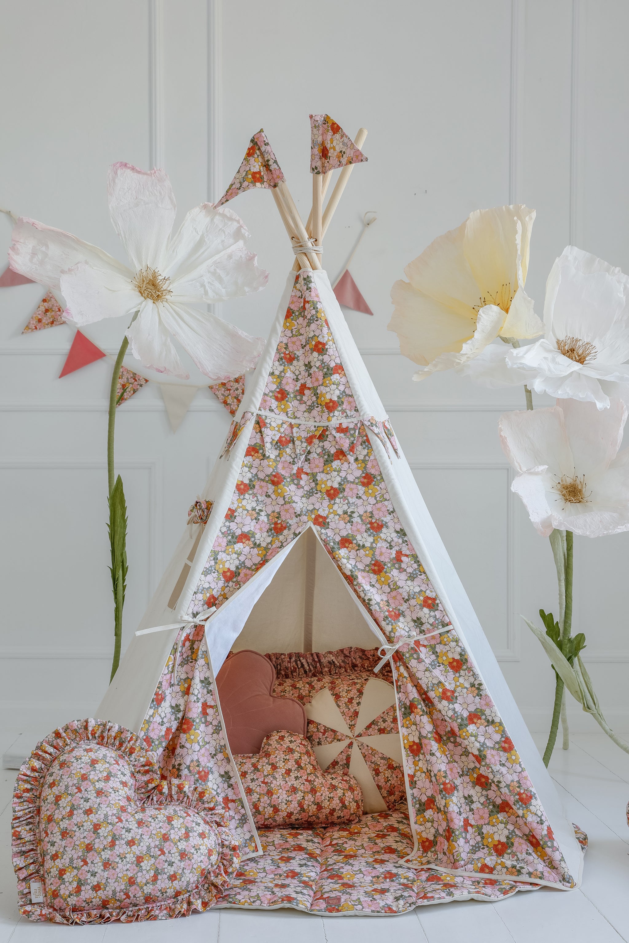 floral tent Cotton teepee tent for girls with flowers print “Green garden”
