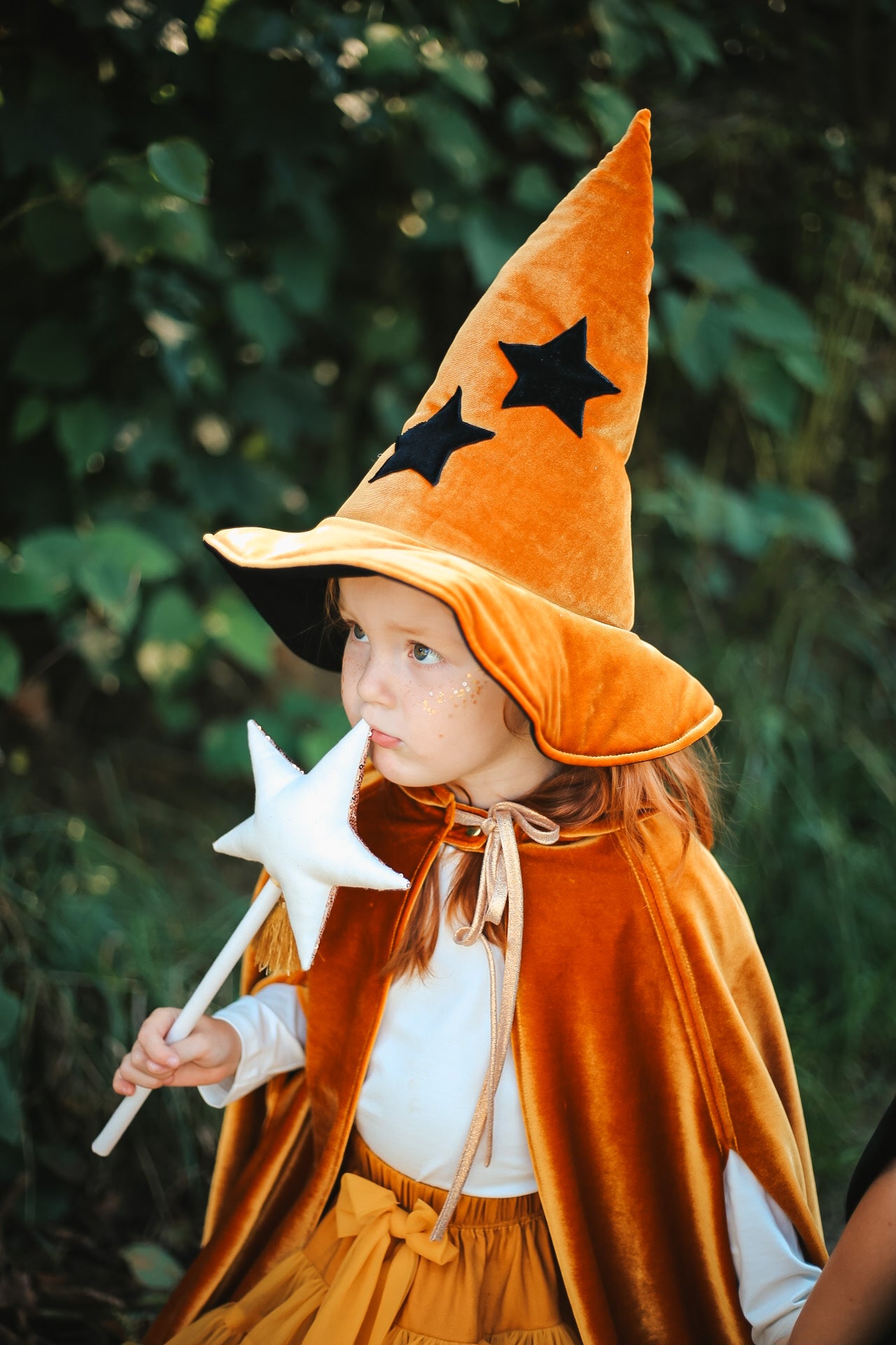 Which hat Amazon.com: PRETYZOOM Halloween Witch Hat Felt Hat Halloween  main image 4