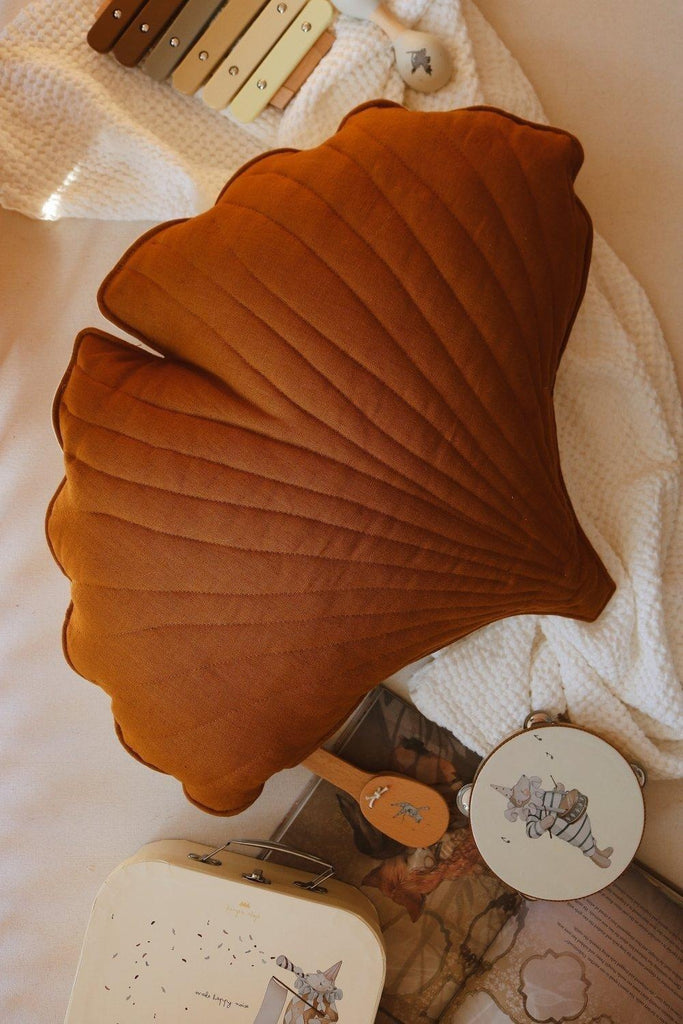 “Caramel” Linen Ginkgo Leaf Pillow