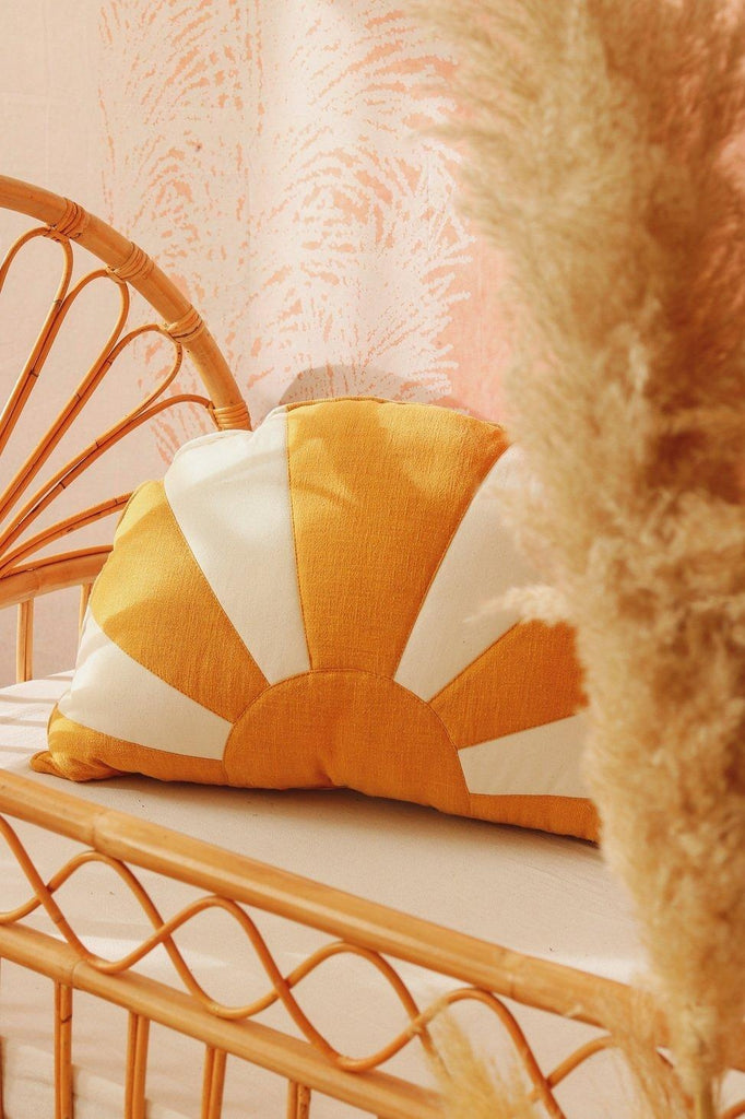 “Dinner in Sausalito” Sun Cushion FOLLOW THE SUN - Moi Mili