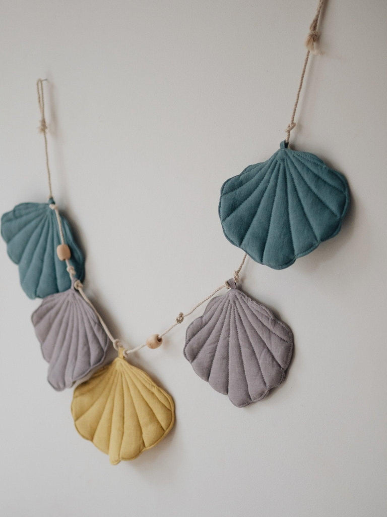 “Eye of the Sea” Linen Garland with Shells