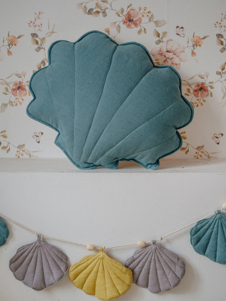 “Eye of the Sea” Linen Garland with Shells
