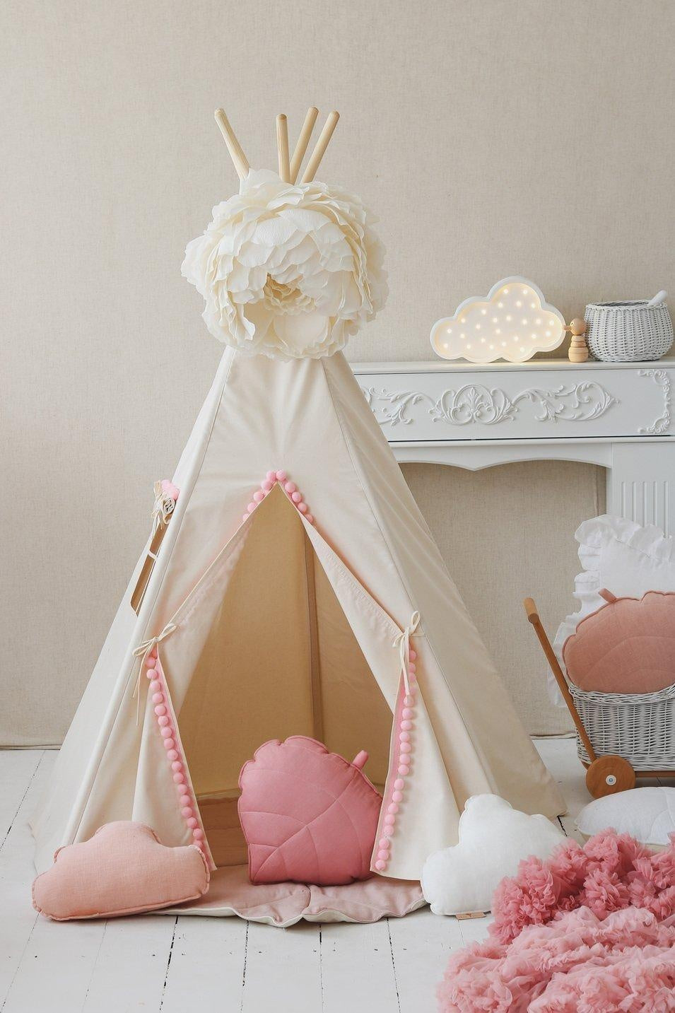pomp tent “Fluffy Pompoms” Teepee Tent with Pompoms