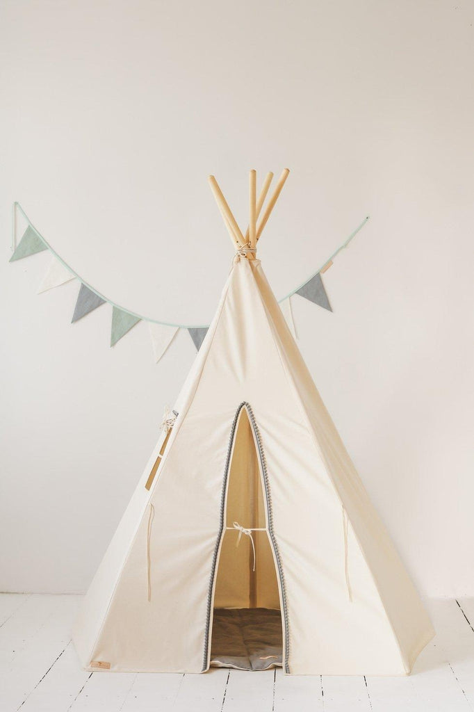 “Grey Pompoms” Teepee Tent with Pompoms