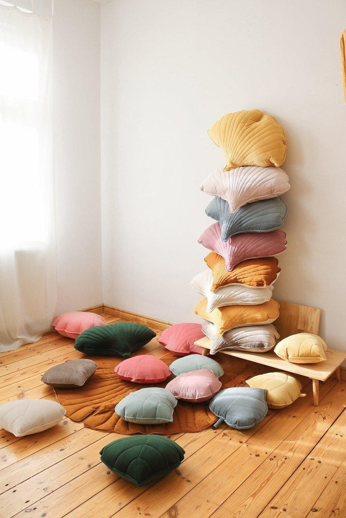 “Honey” Velvet Ginkgo Leaf Cushion - Moi Mili