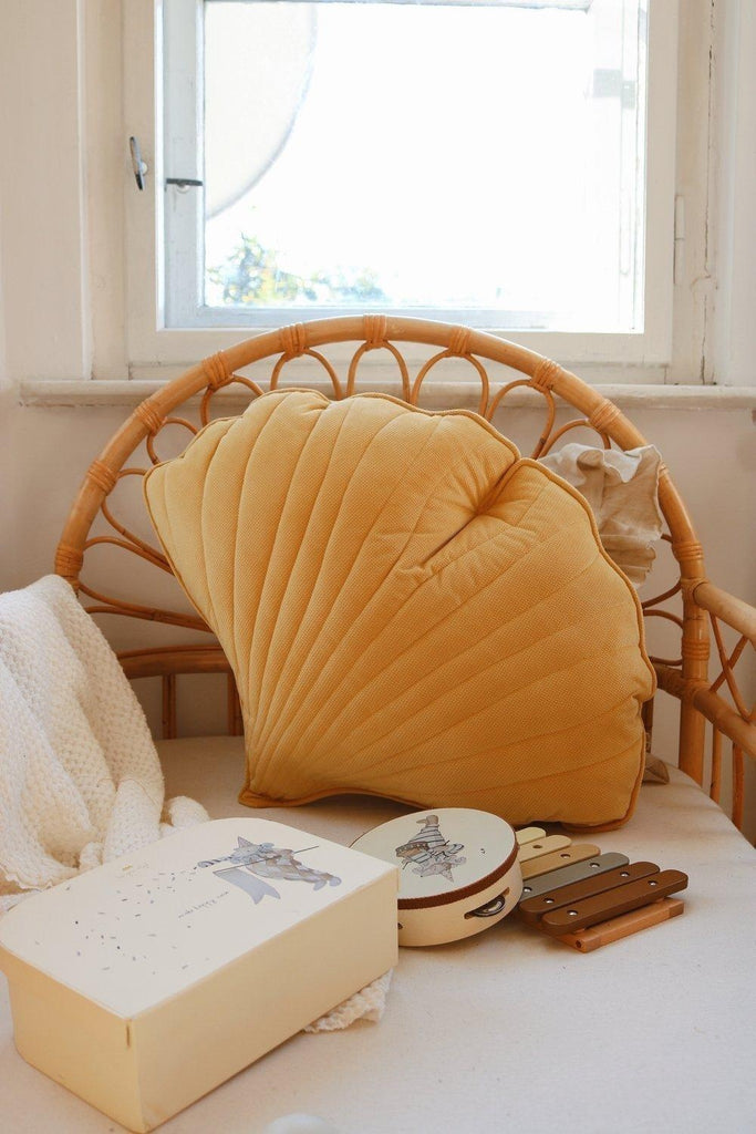 “Honey” Velvet Ginkgo Leaf Pillow