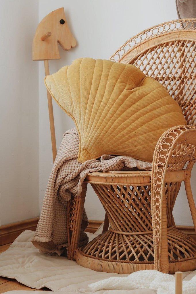 “Honey” Velvet Ginkgo Leaf Cushion - Moi Mili