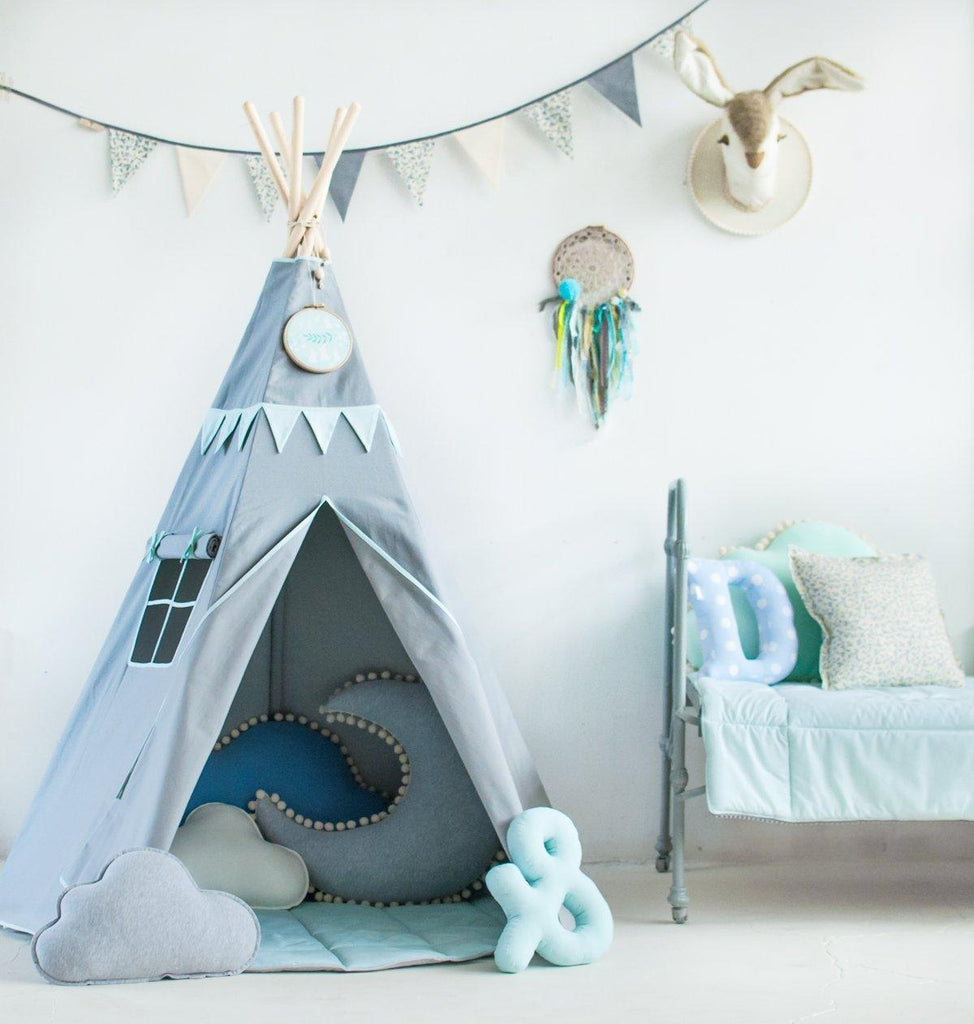“Mint Love” Teepee Tent with Garland