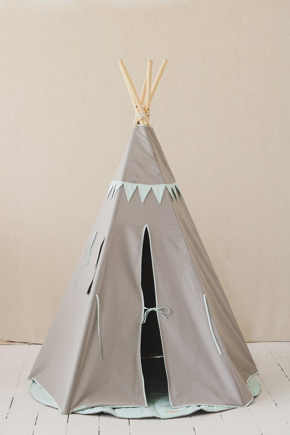 tipi zelt mint grau „Mint Love“ Tipi mit Girlande und Mattenset