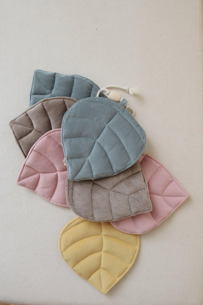 “Pastel Stories” Velvet Garland with Leaves