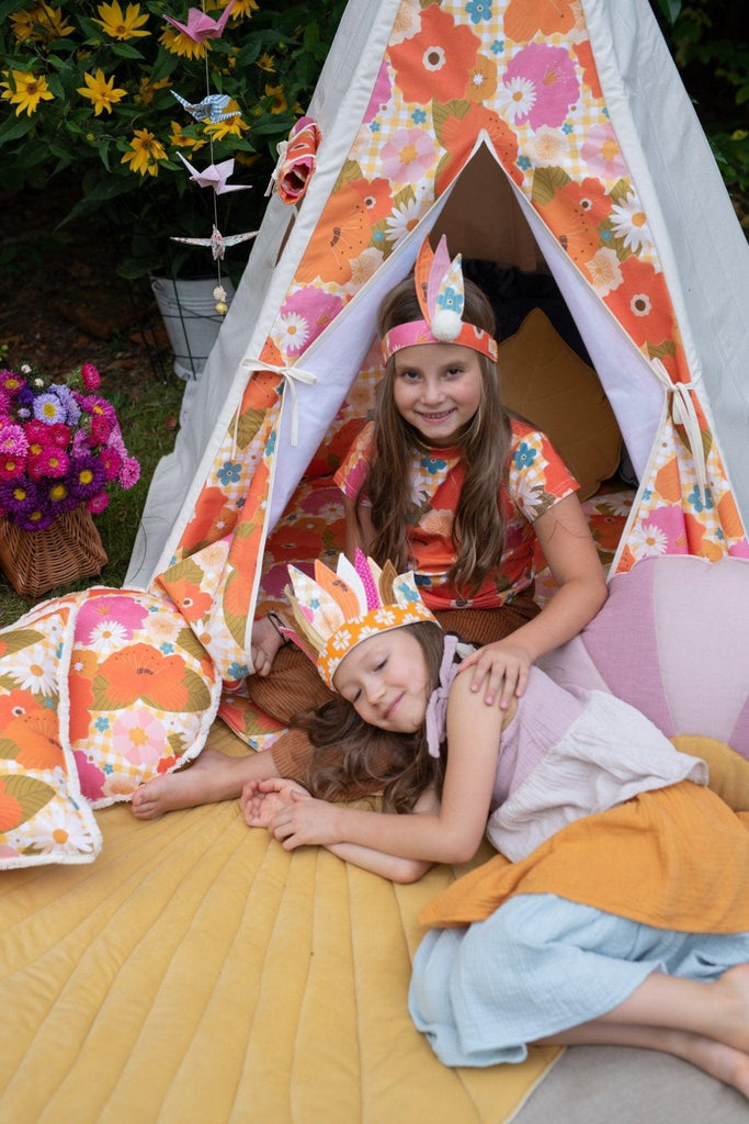 "Picnic with the flowers” Round Cushion - Moi Mili