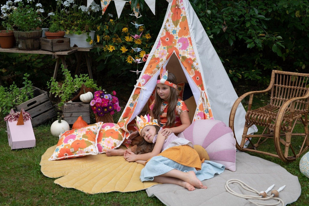 "Picnic with the flowers” Round Cushion - Moi Mili